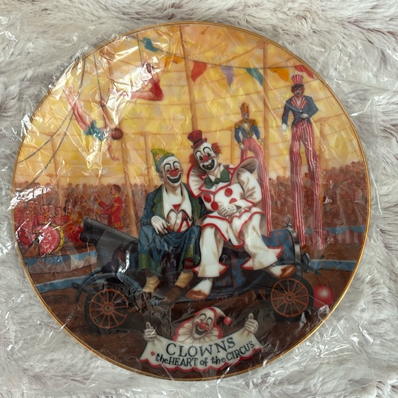 Vintage 24K gold rim Clown plate from the greatest show on earth!!🌍 - Picture 6 of 12